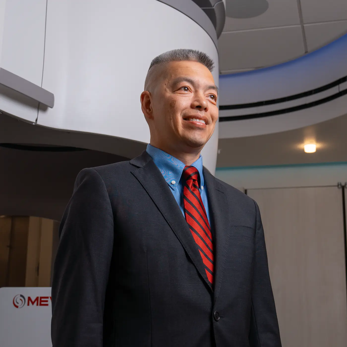 Billy Loo in his lab looking away from camera