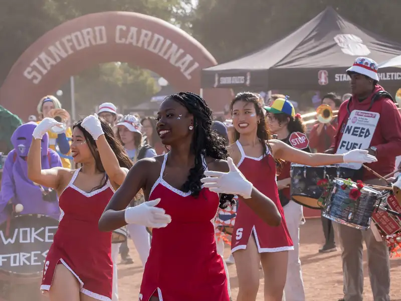 Stanford Dollies dancing with the band