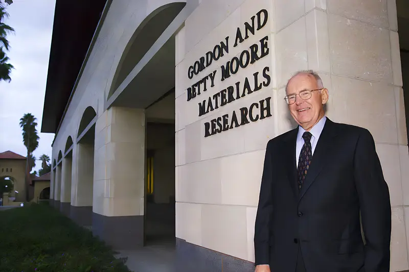 Gordon Moore stands in front of the Gordon and Betty Moore Materials Research building.
